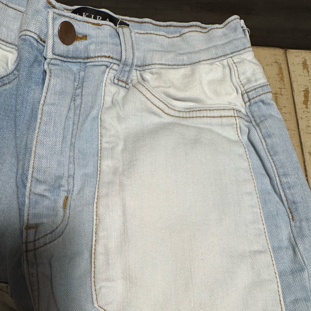 AKIRA Light Blue Denim Pants One small tear but idk if it part of them Cool Jean